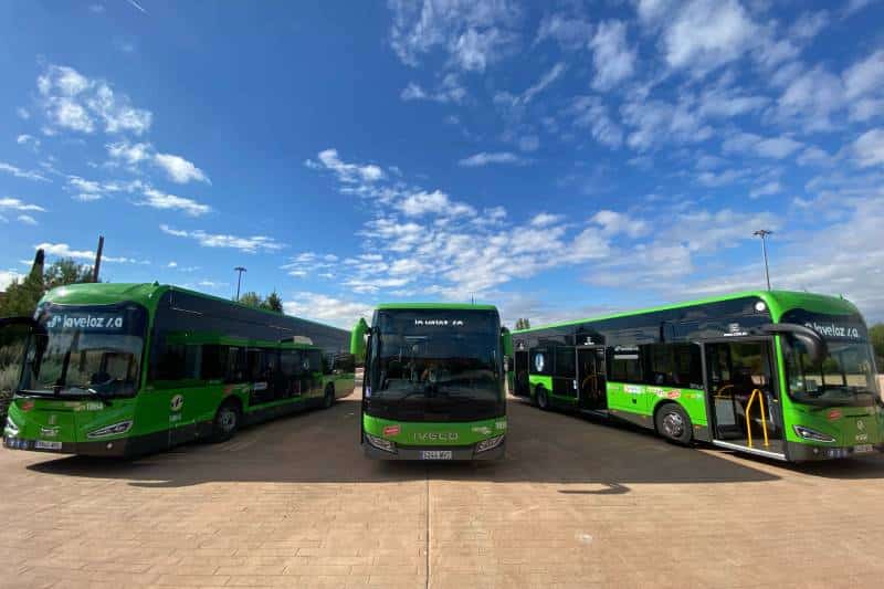 Los tres nuevos autobuses eléctricos e híbridos presentados por La Veloz en Rivas