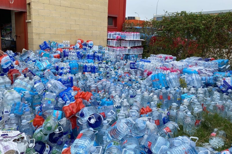 Ayuda recogida en Rivas Vaciamadrid durante las primeras horas de la campaña de ayuda a las víctimas de la DANA en Valencia