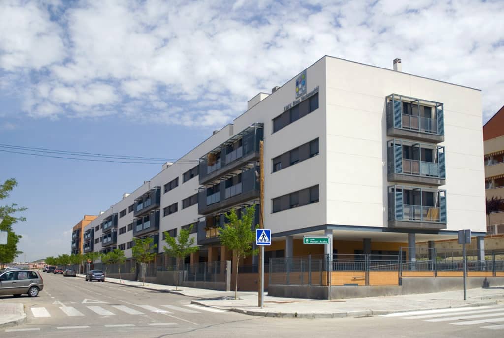 Edificio de vivienda pública construido por la EMV