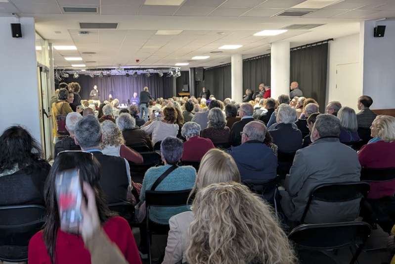 Decenas de personas acuden a la presentación de la novela de Juanma del Castillo (foto: Diario de Rivas)