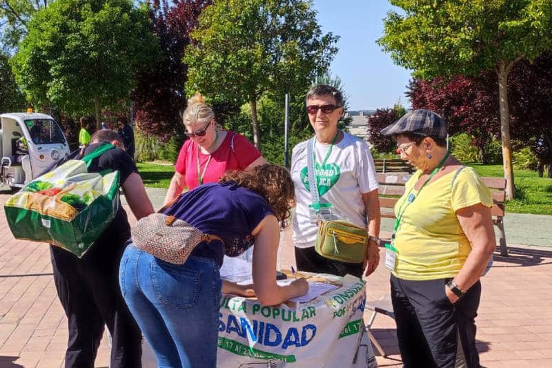 Recogida de firmas de la plataforma Rivas cn la Sanidad Pública