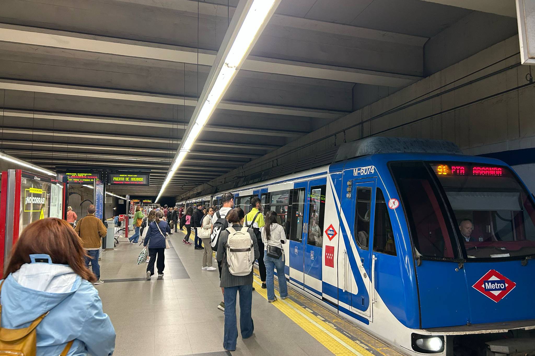 Andén de la estación Rivas Urbanizaciones después de que se reactivara el servicio de Metro