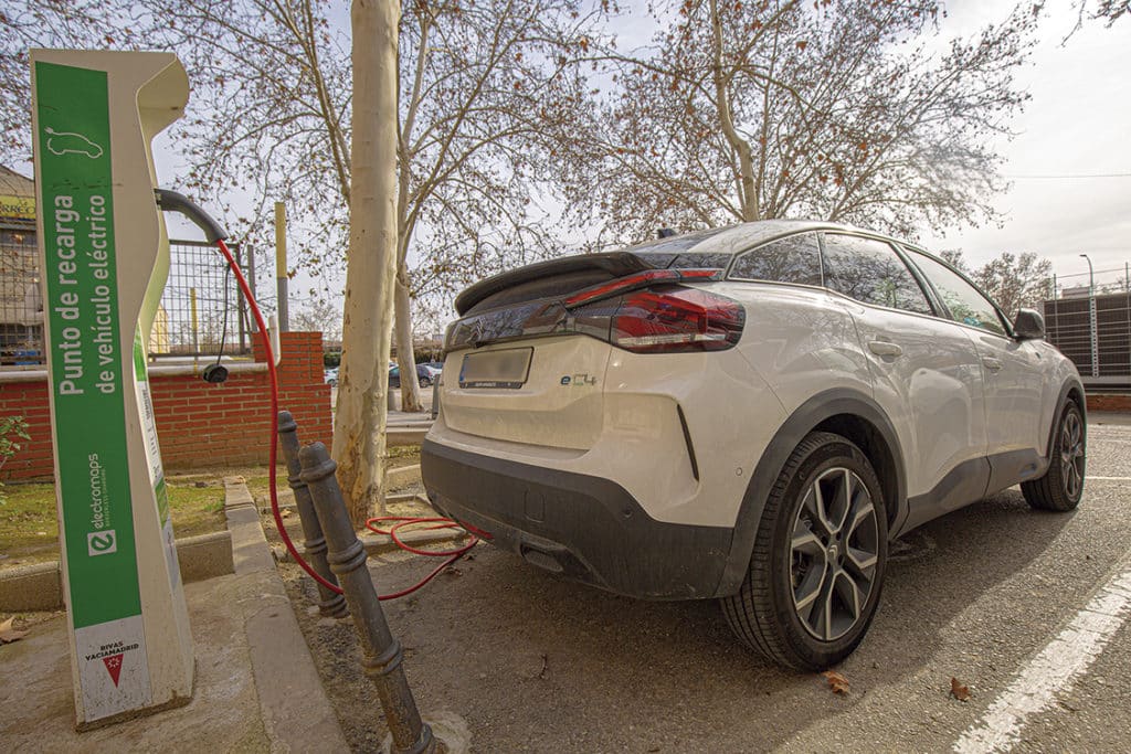 Punto municipal de recarga de vehículos eléctricos