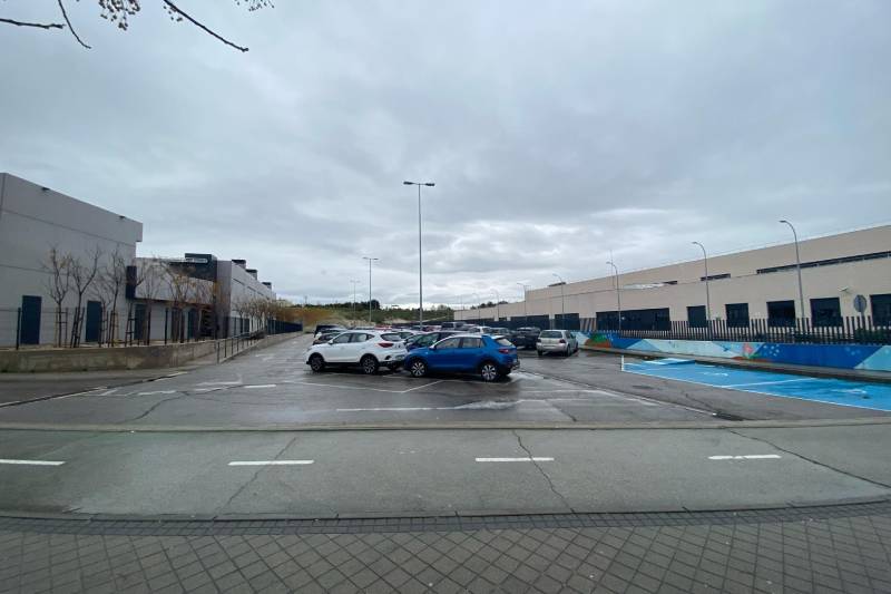 Aparcamiento disuasorio junto al CEIPSO La Luna que será transformado en zona estancial