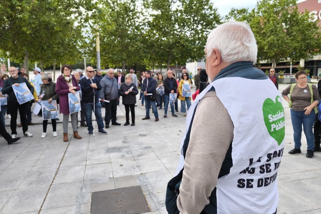 Concentración por la sanidad pública en la Plaza de la Constitución (foto: Diario de Rivas)