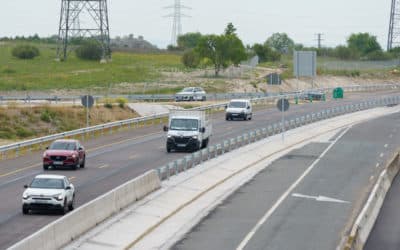 Primer coche entrando a Rivas desde la M 50 el día de la inauguración de la primera fase del enlace. © Fernando Galán