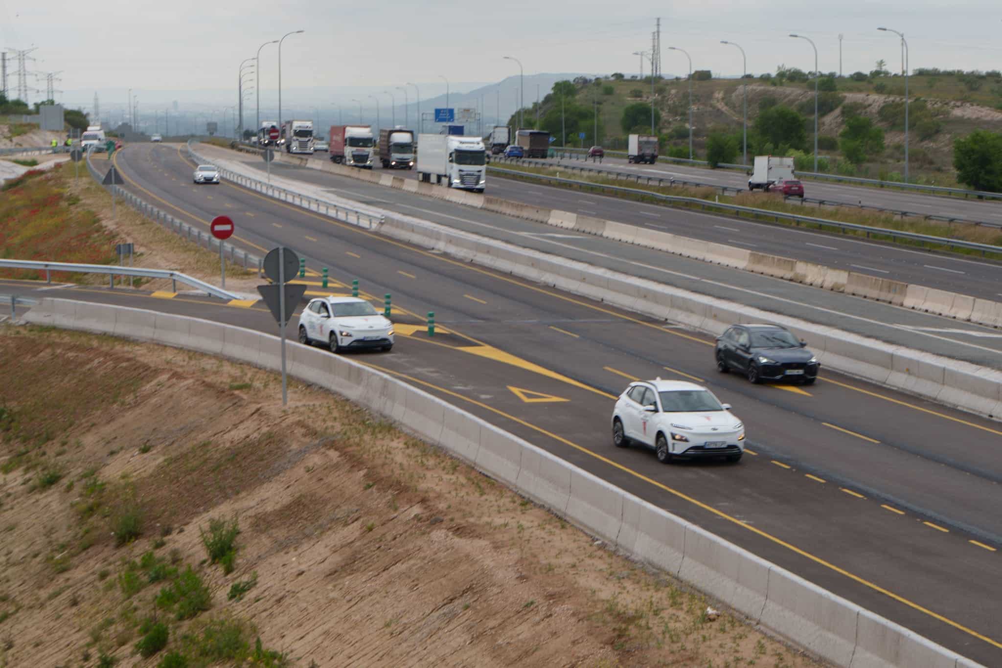 Primer coche entrando desde el enlace de la M-50 (Foto: Fernando Galán)