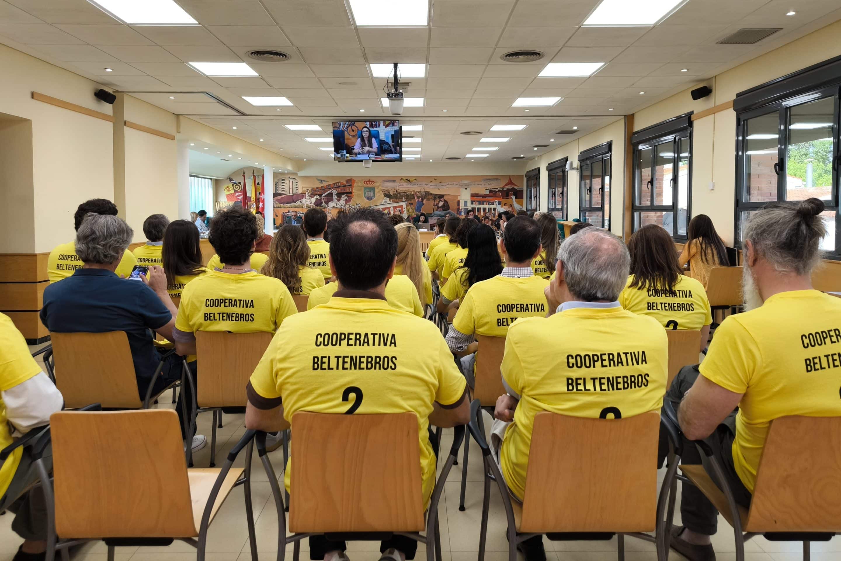 Protesta de la cooperativa Beltenebros en el pleno de junio (foto: Diario de Rivas)