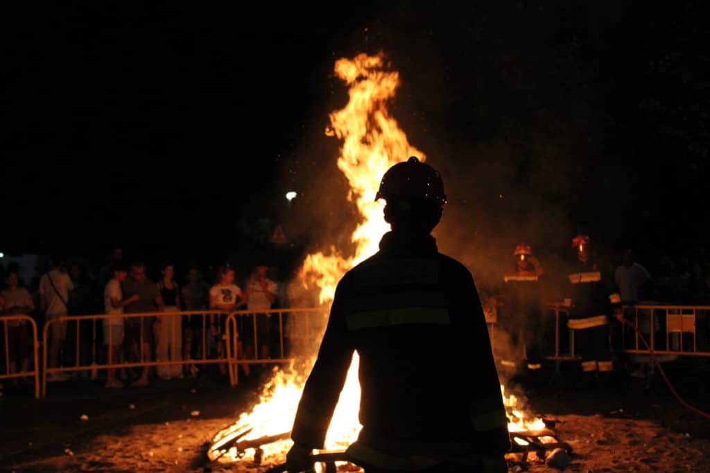 Hoguera de San Juan en las fiestas de Covibar (foto: Diario de Rivas)
