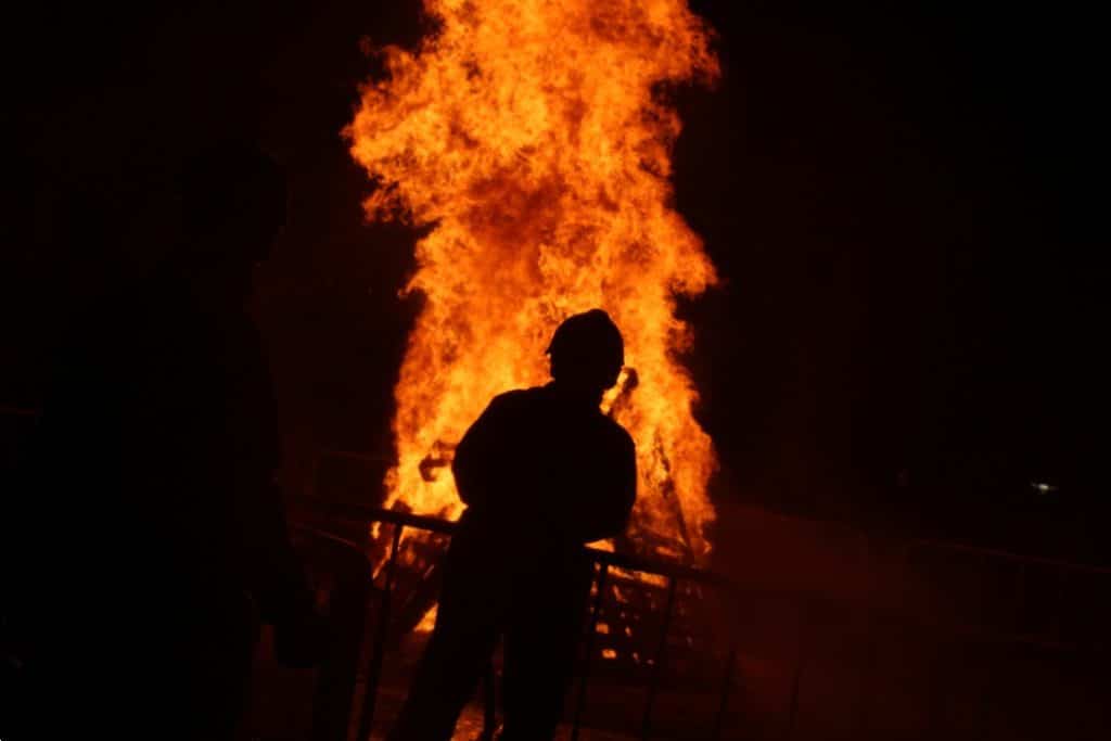 Hoguera de San Juan en las fiestas de Covibar (foto: Diario de Rivas)