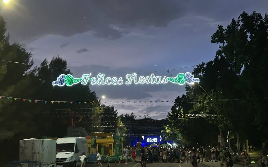 Espuma, música, cultura y lluvia: así celebra el barrio de Covibar sus fiestas