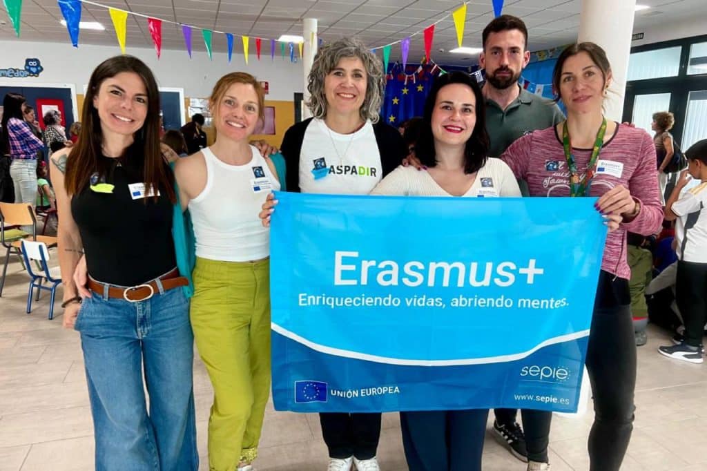 El equipo directivo de La Luna: Sara Carriedo (directora), Rebeca Brenes (jefa estudios primaria e infantil), Nerea Barber (coordinadora Erasmus), Illán de la Fuente (jefe de estudios adjunto), Begoña Andrade (jefa de estudios)