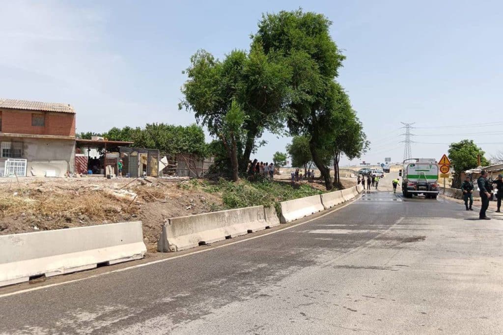 La curva de la antigua M-823 a la altura de Cañada Real, cortada durante el operativo del Ayuntamiento de Rivas del pasado 17 de junio
