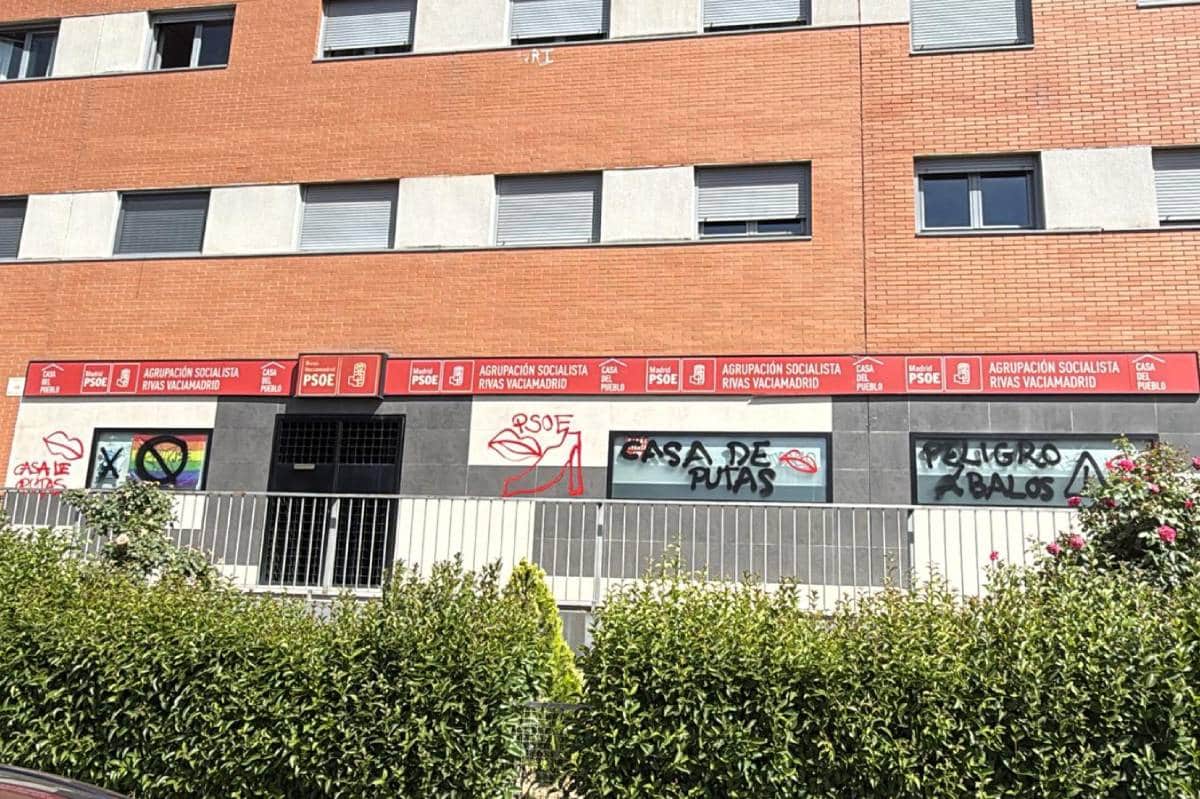 La sede del PSOE de Rivas amaneció vandalizada con pinturas el 7 de junio