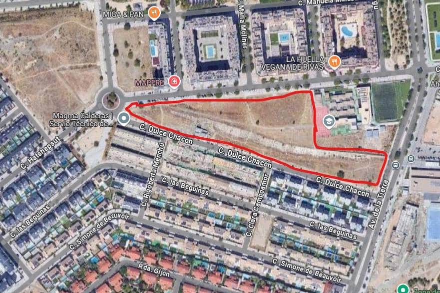 Parcela del barrio de La Luna donde construirá la EMV (fuente: Google Maps)