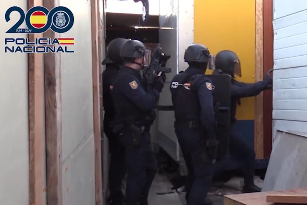Uno de los registros realizados en Cañada Real por la Policía Nacional
