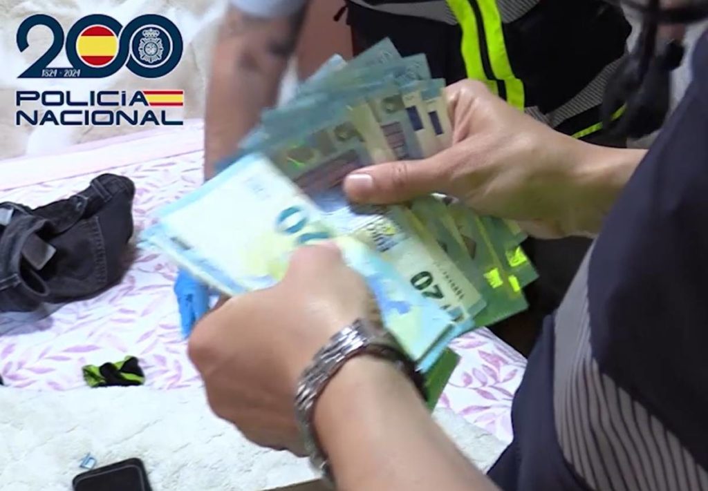 Policía Nacional ha encontrado dinero en efectivo en los cuatro registros realizados