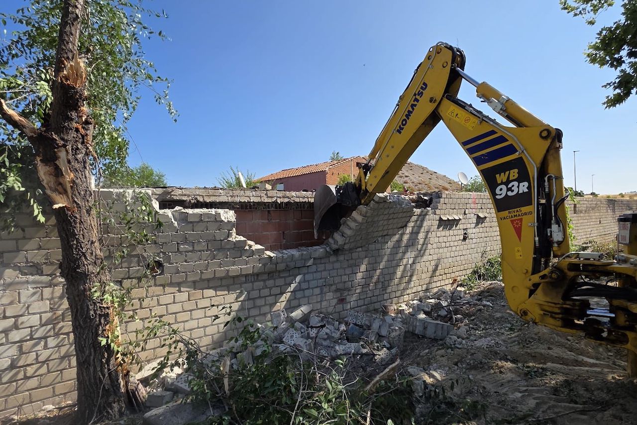 Imagen de archivo del derribo de infraviviendas en La Cañada (foto: Ayuntamiento de Rivas Vaciamadrid)