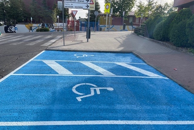 Plazas de movilidad reducida del centro de día Concepción Arenal (foto: Ayto. Rivas)