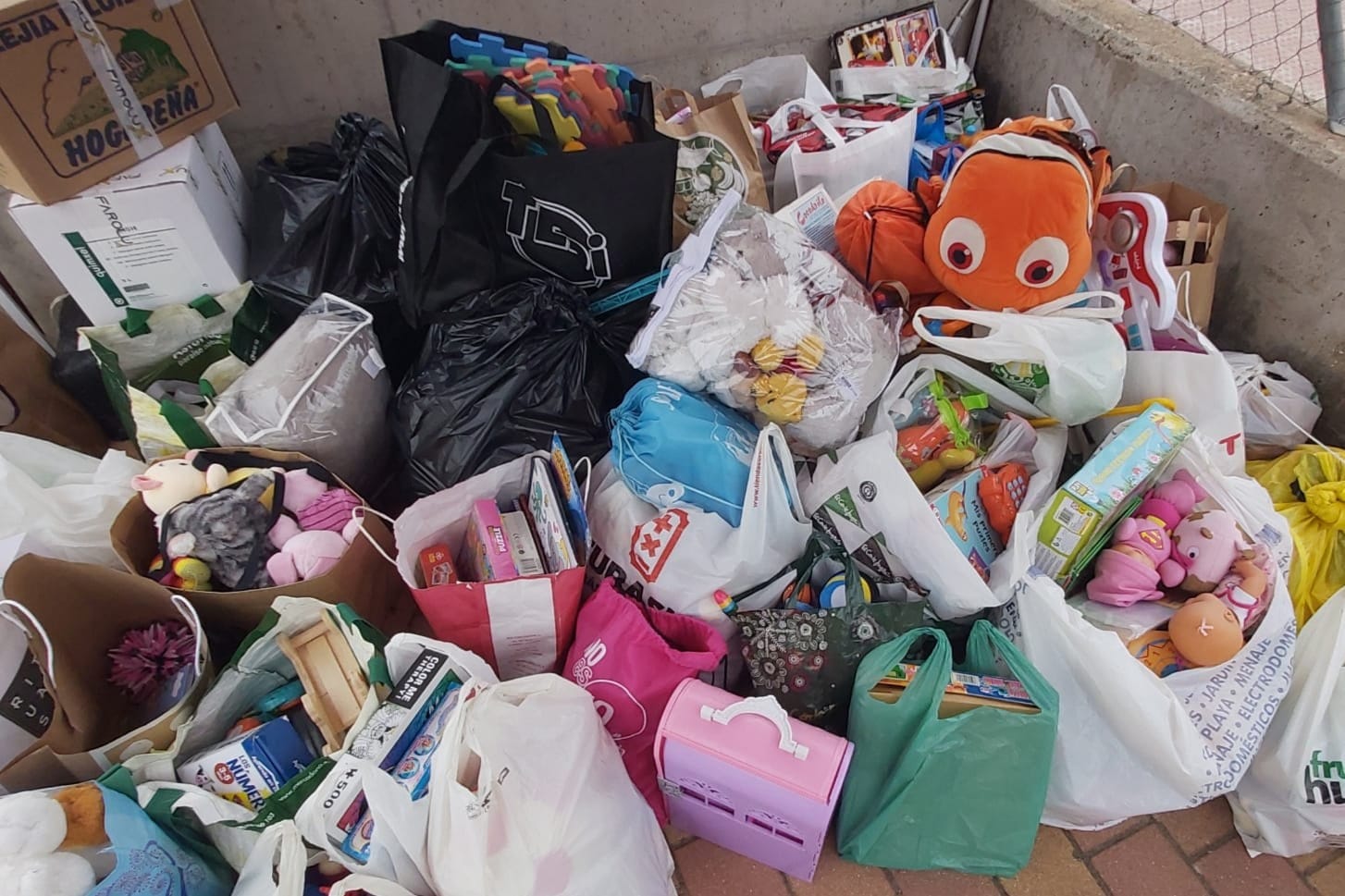 Recogida de juguetes 2024 de Vecinos por Rivas (foto: VxR)