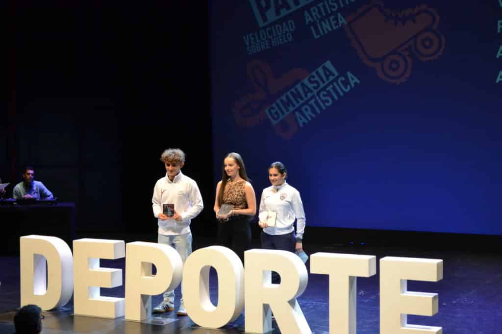Premiados en patinaje de velocidad sobre hielo, patinaje artístico en línea, patinaje de velocidad sobre ruedas y en gimnasia rítmica durante la V Gala del Deporte en Rivas (Foto: Diario de Rivas)
