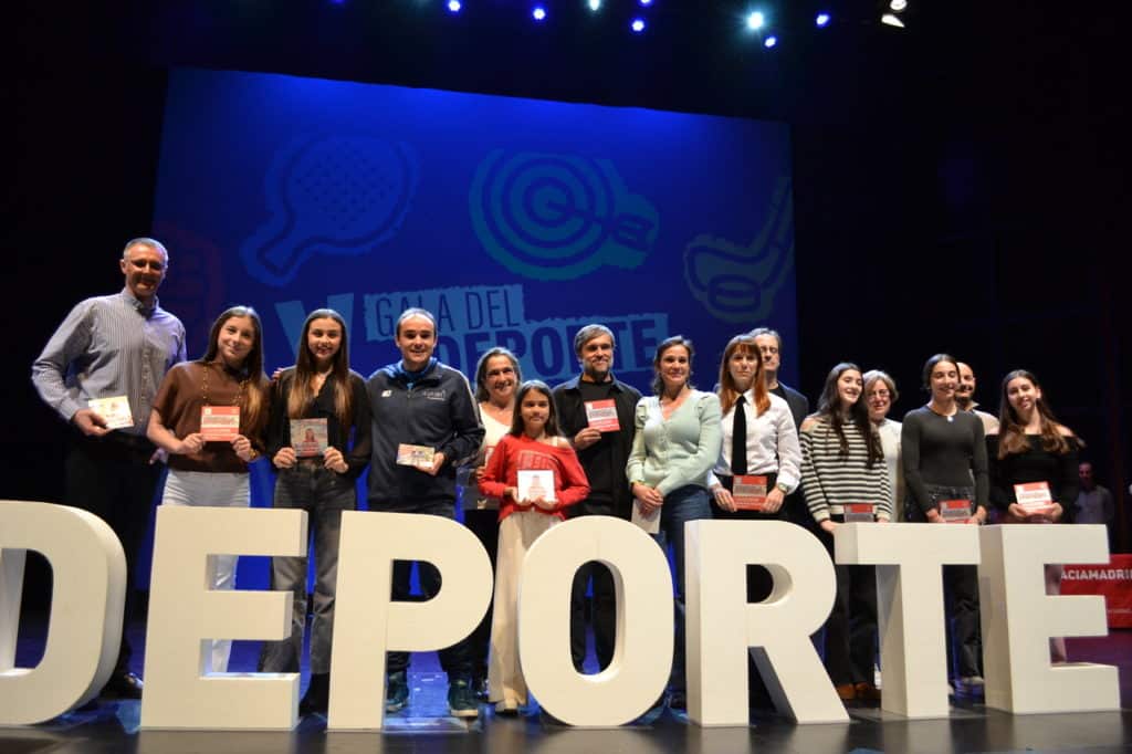 Premiados en natación aguas abiertas durante la V Gala del Deporte en Rivas (Foto: Diario de Rivas)