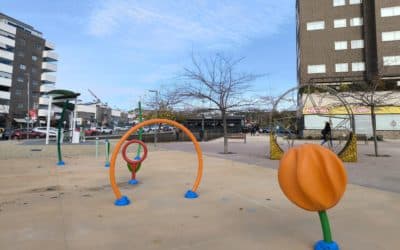 Juegos infantiles y de agua: así es el nuevo parque de la plaza Futurama de Rivas