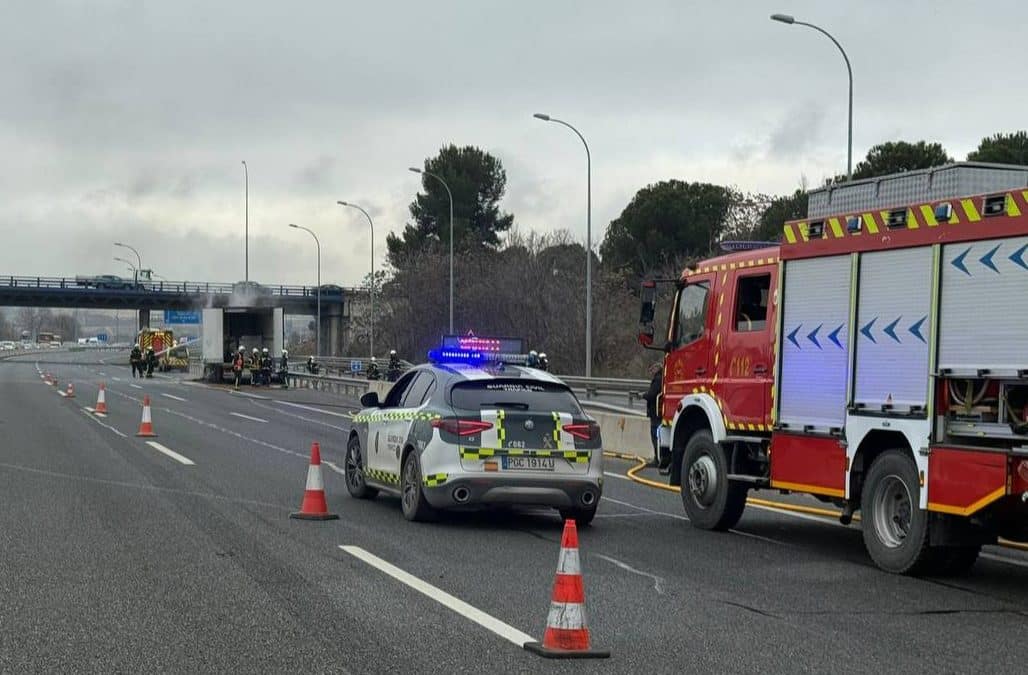 Reabierta parcialmente la A3 tras el corte provocado por el incendio de un vehículo a la altura de Rivas