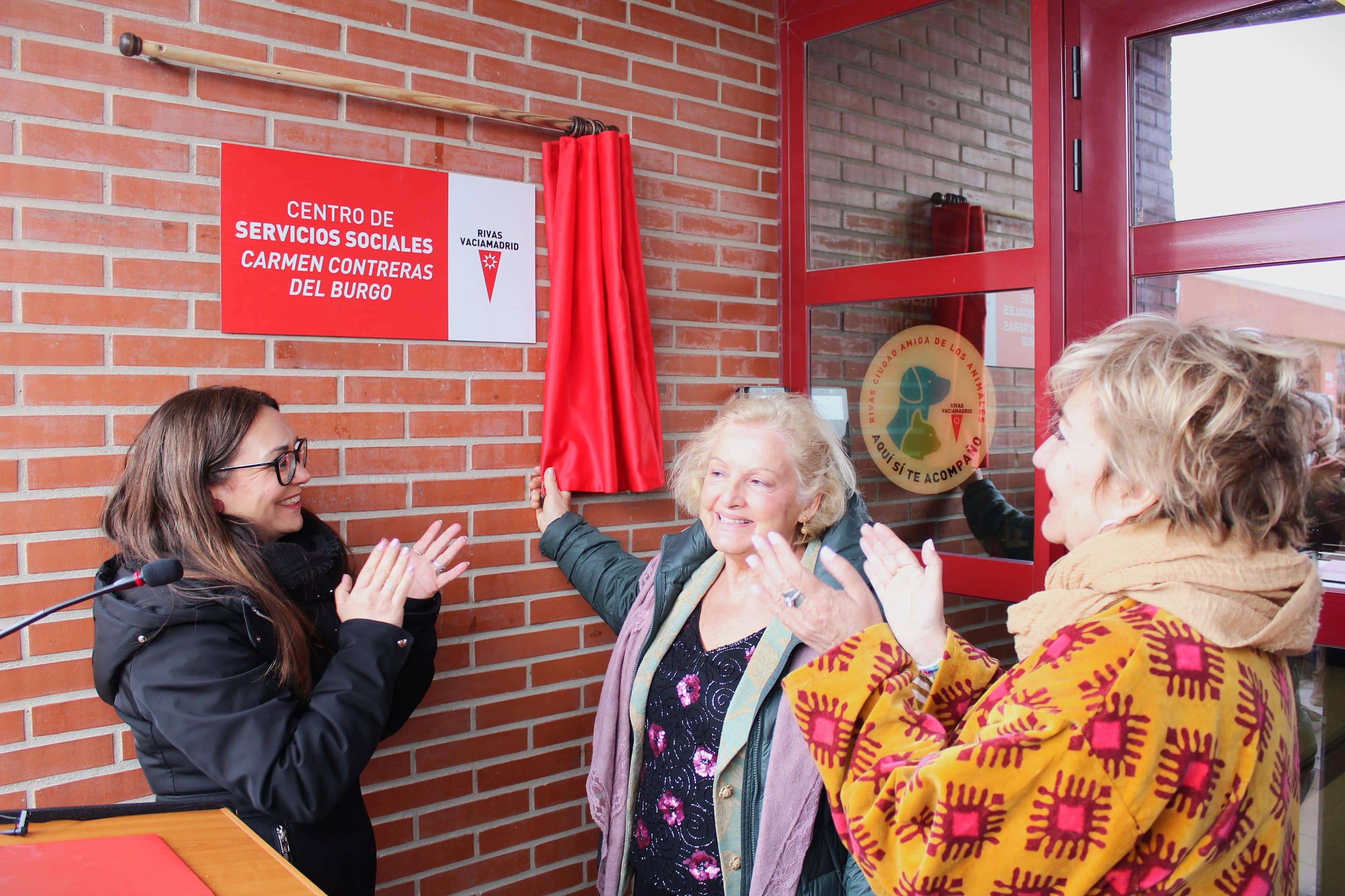 Descubrimiento de la placa en honor a Carmen Contreras (foto: Diario de Rivas)