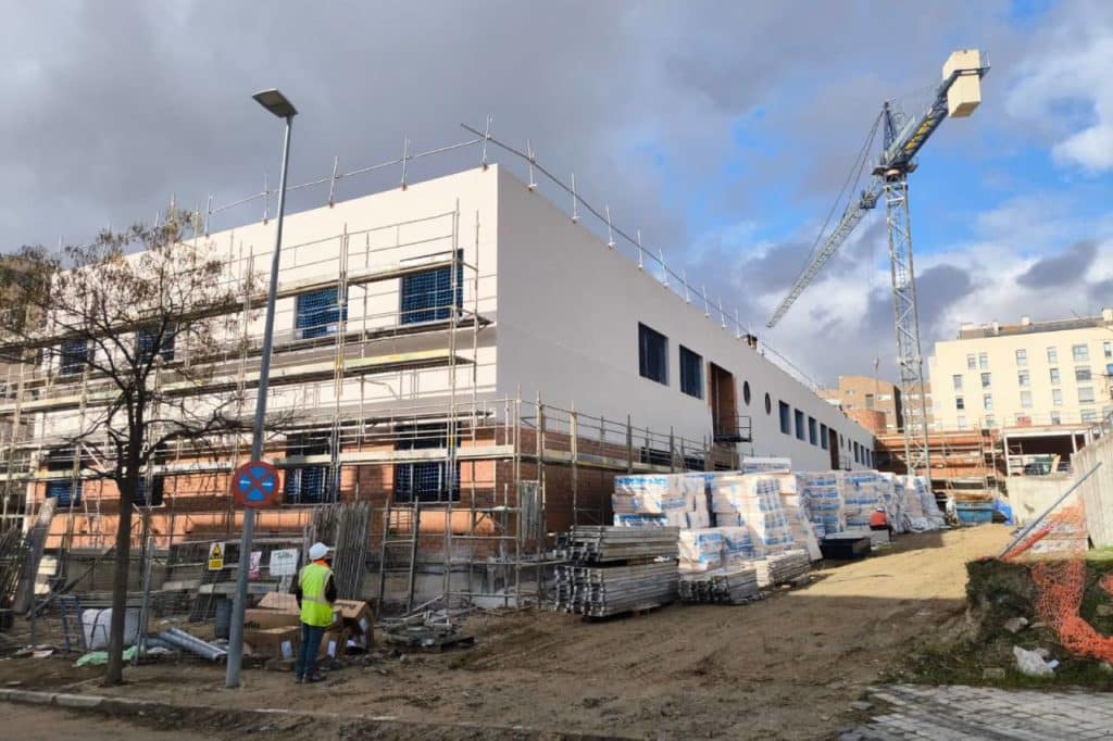 Edificio principal de la segunda fase del CEIP Hispanidad. En construcción. Enero de 2026.