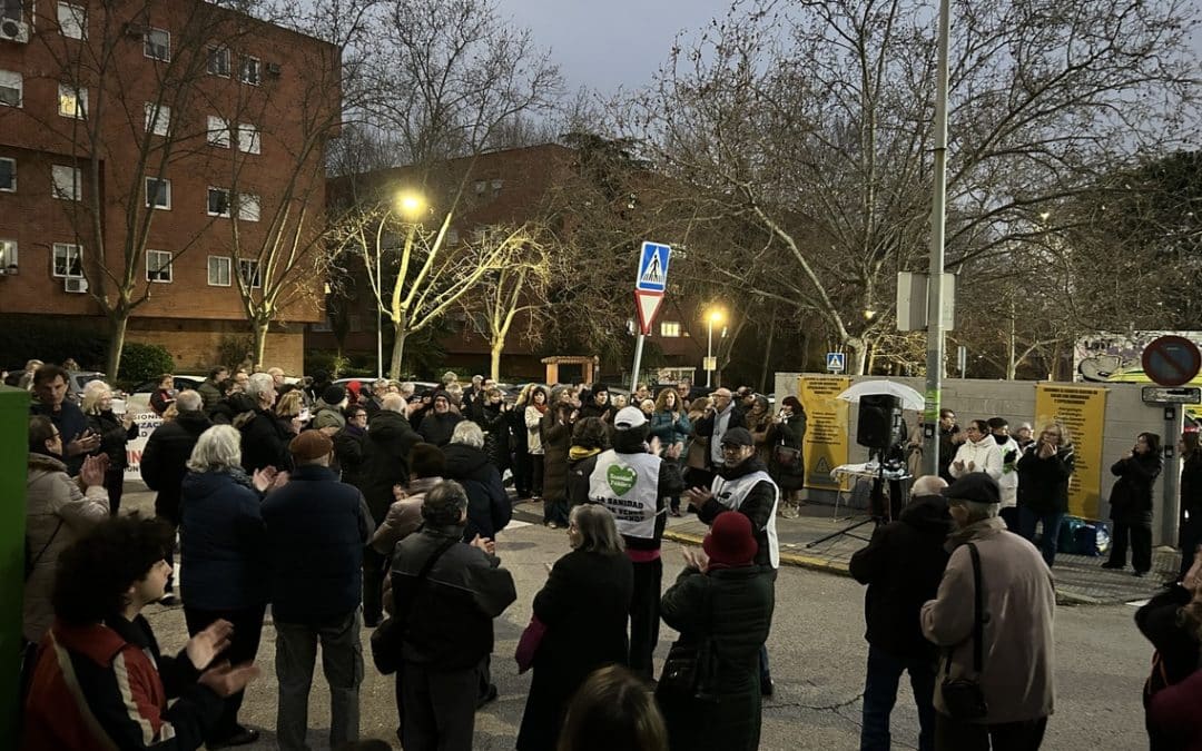 La plataforma Rivas con la Sanidad Pública vuelve a concentrarse y presenta su nueva campaña informativa