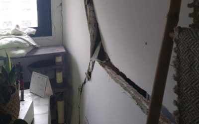 La explosión de una batería provoca una gran grieta en el muro de una vivienda de Rivas Vaciamadrid