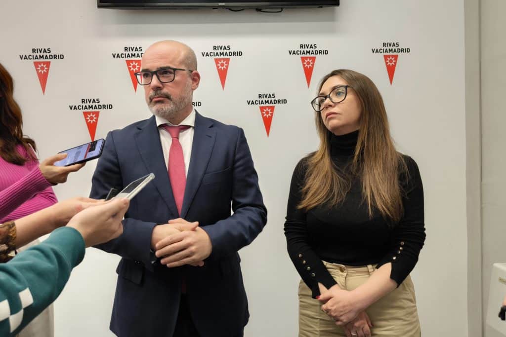 Francisco Martín y Aída Castillejo tras la Junta Local de Seguridad de Rivas (foto: Diario de Rivas)