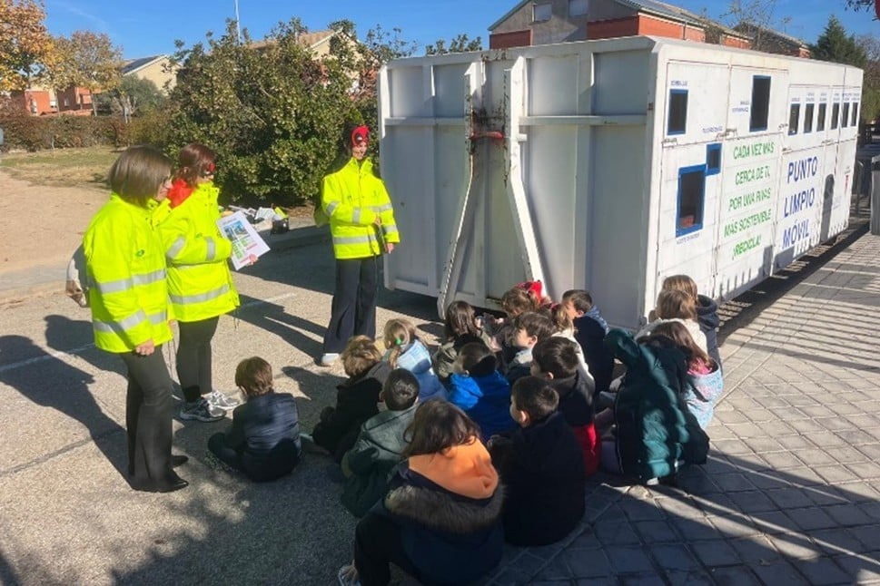 Actividad "Rivas recicla sobre ruedas" de Rivamadrid (foto: Rivamadrid)