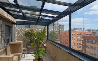 Qué cerramiento elegir para una terraza en Rivas según tenga techo o estructura abierta