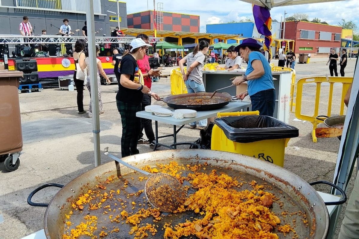 Paella popular durante las Jornadas Republicanas de IU Rivas (foto: IU)