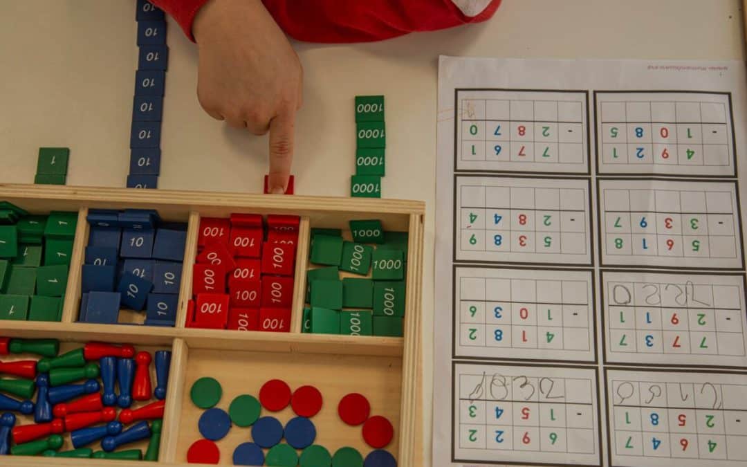 Las matemáticas que se tocan: por qué el método Montessori forma pensadores, no solo calculadores