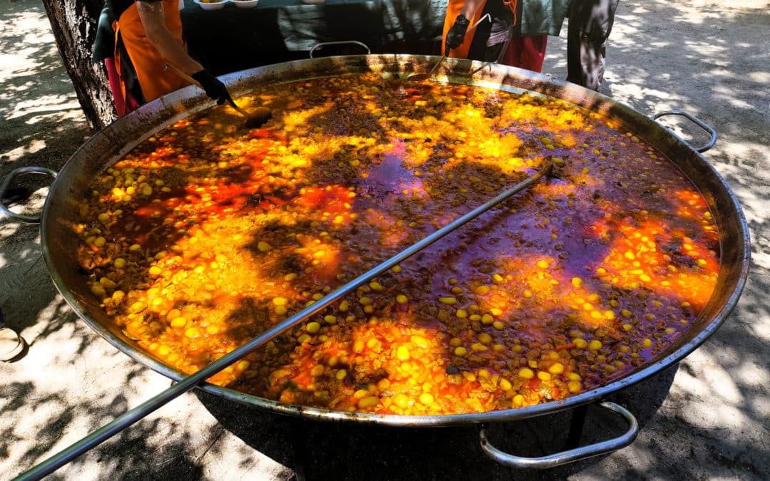 La caldereta popular volvió a reunir a cientos de personas en el cuarto día de fiestas en Rivas