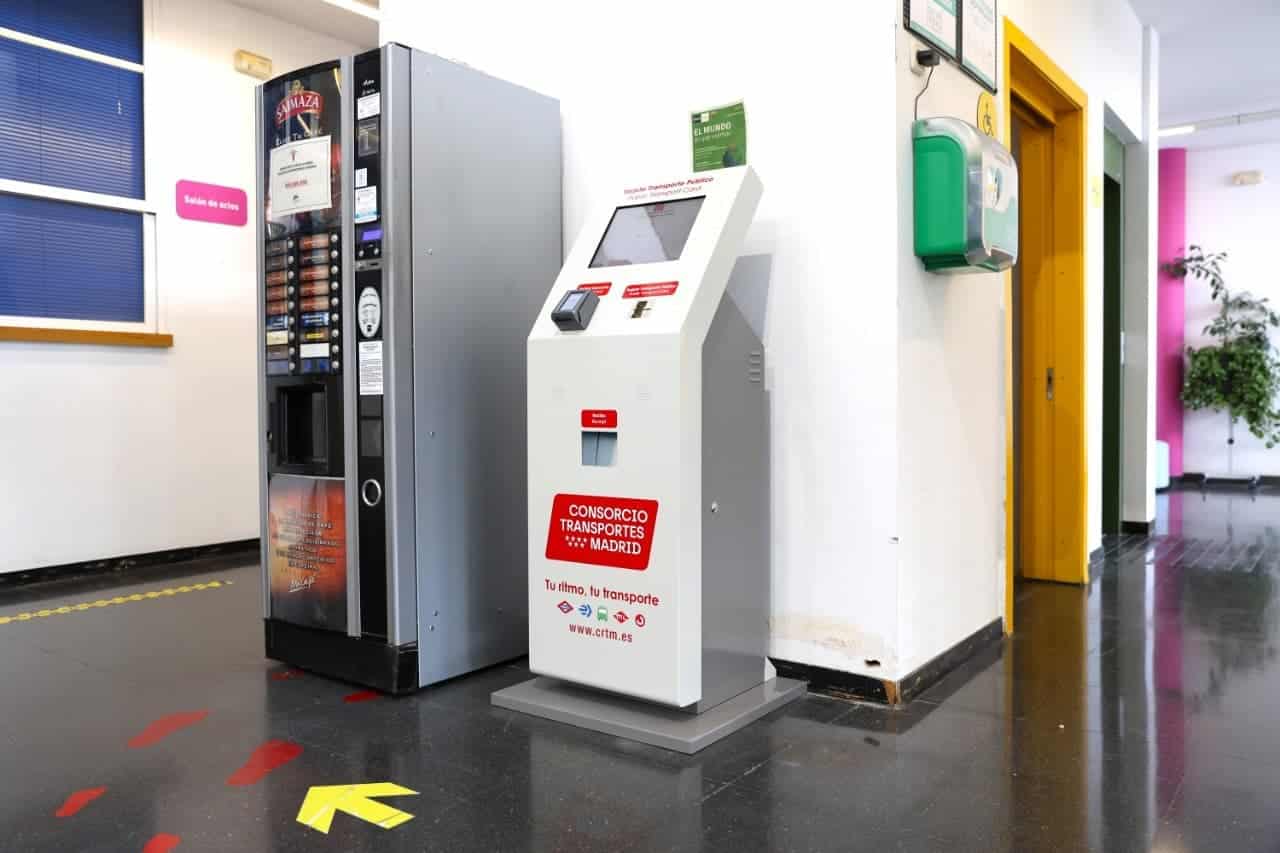 Nuevo terminal automático para renovar el abono transporte instalado en el CERPA