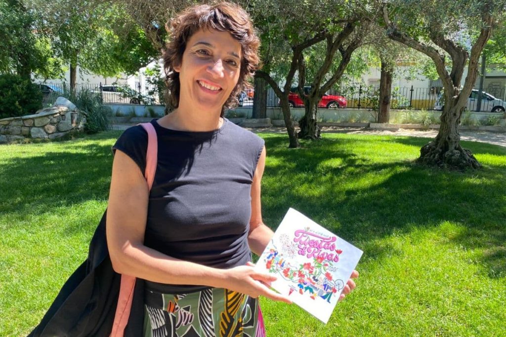 Belén de Pedro, artista que firma el cartel de las Fiestas de Rivas 2026