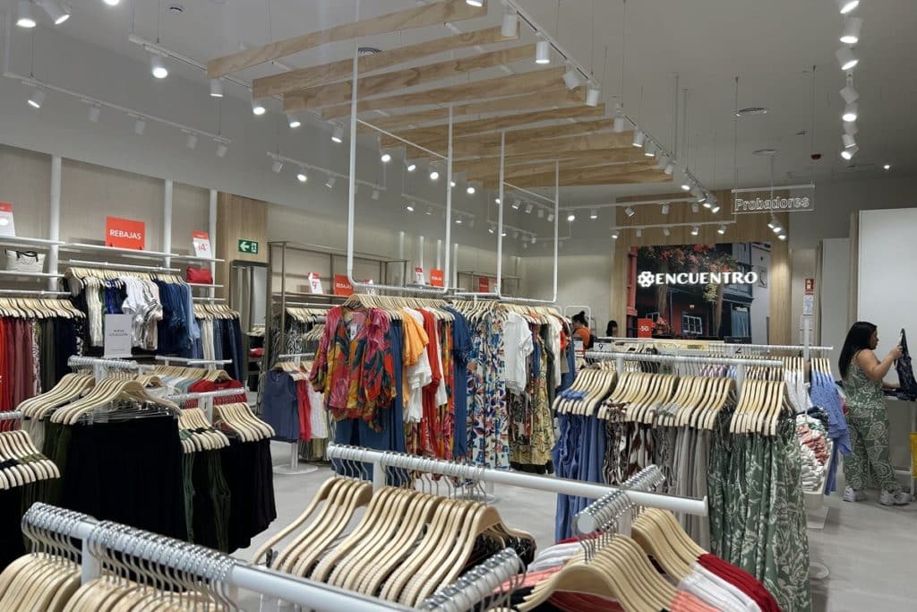 Interior de la tienda de Encuentro en el Centro Comercial H2O (Foto: Diario de Rivas)