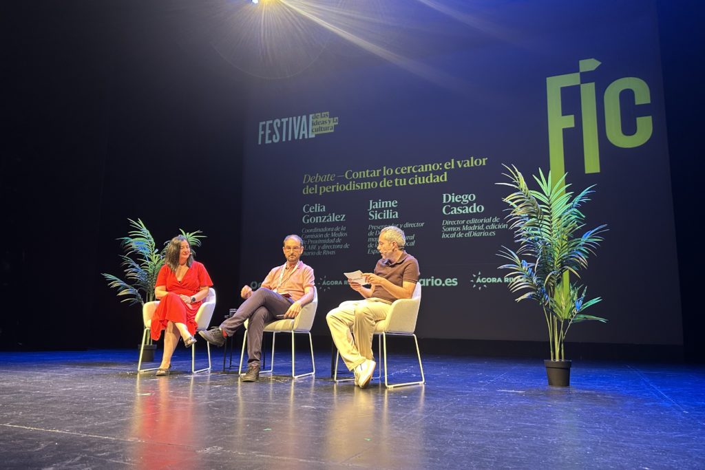 Debate ‘Contar lo cercano: el valor del periodismo de tu ciudad’ durante el Festival de las Ideas y la Cultura de elDiario.es y Ágora Rivas 2030 (Foto: Diario de Rivas)