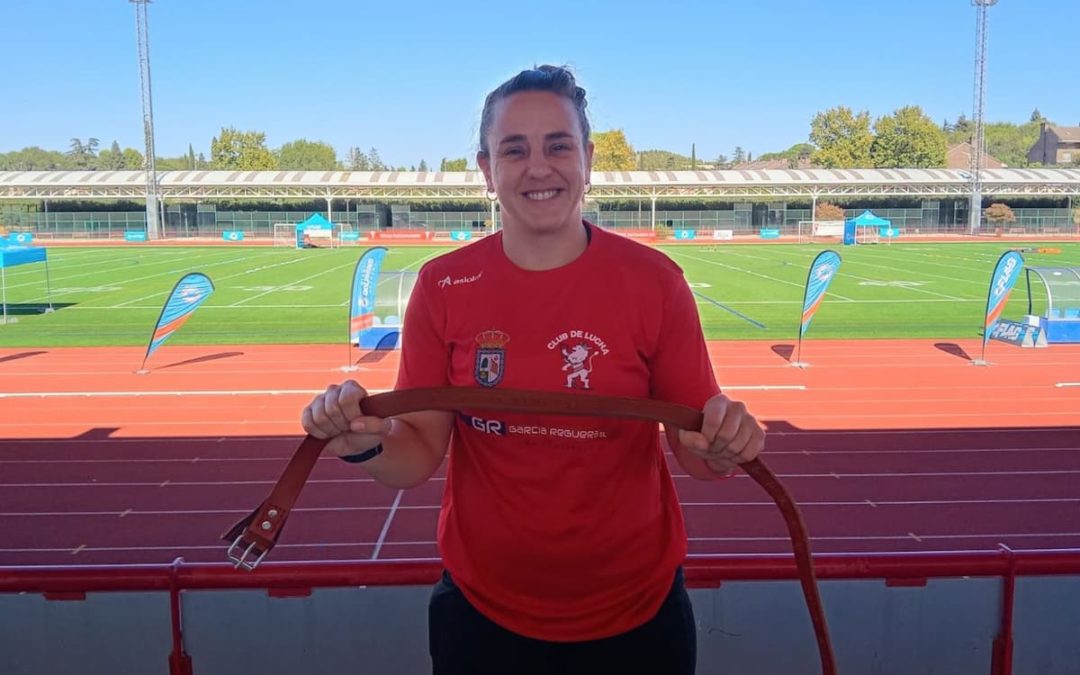 La ripense María Cabas es la primera ‘nómada’ que gana la Liga de Verano de lucha leonesa