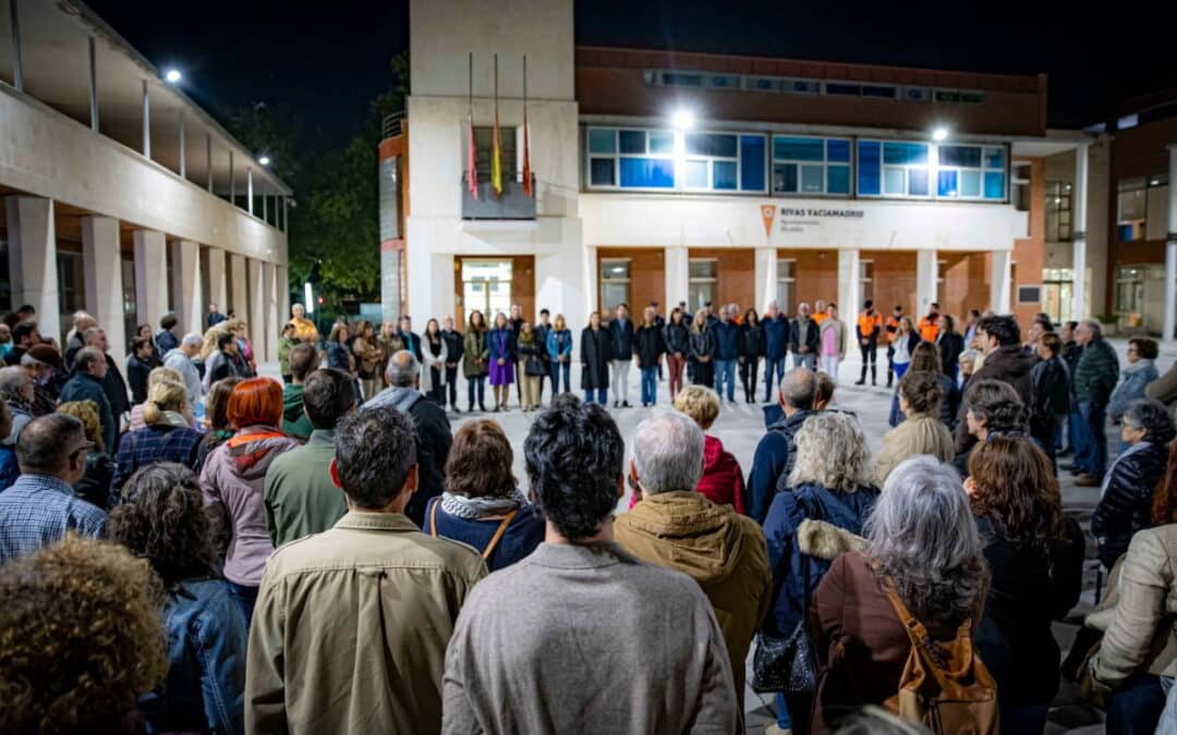 Rivas guarda un minuto de silencio por las víctimas de la tragedia ferroviaria de Urda