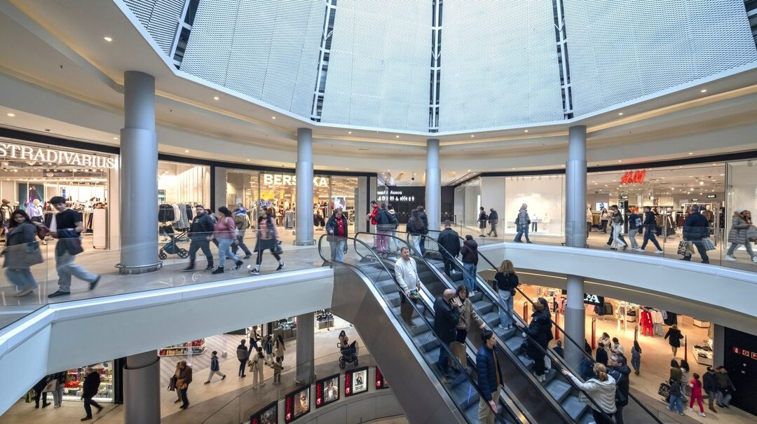 El centro comercial H2O de Rivas incorpora nuevas marcas y renueva sus establecimientos