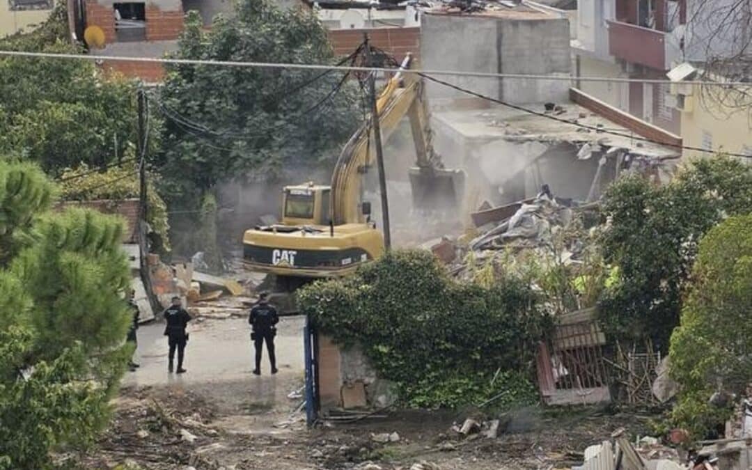 Derribos en la Cañada: Rivas y la AVS realojan a cuatro familias del sector 4 y recuperan una parcela para su uso público